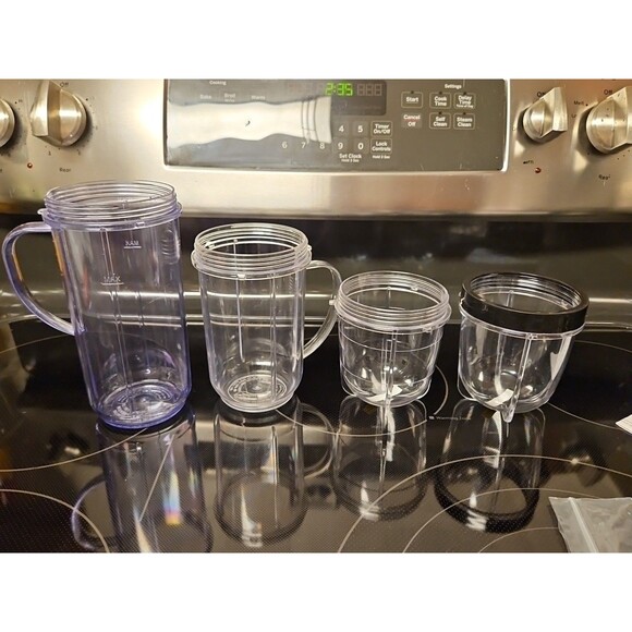 Lot Of 16 Pieces Nutribullet Assorted Cups & Lids / Tops + 1 Blade (Untested) - Picture 10 of 12